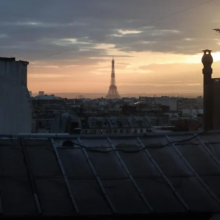 South-facing Bright In 10th Апартаменты *